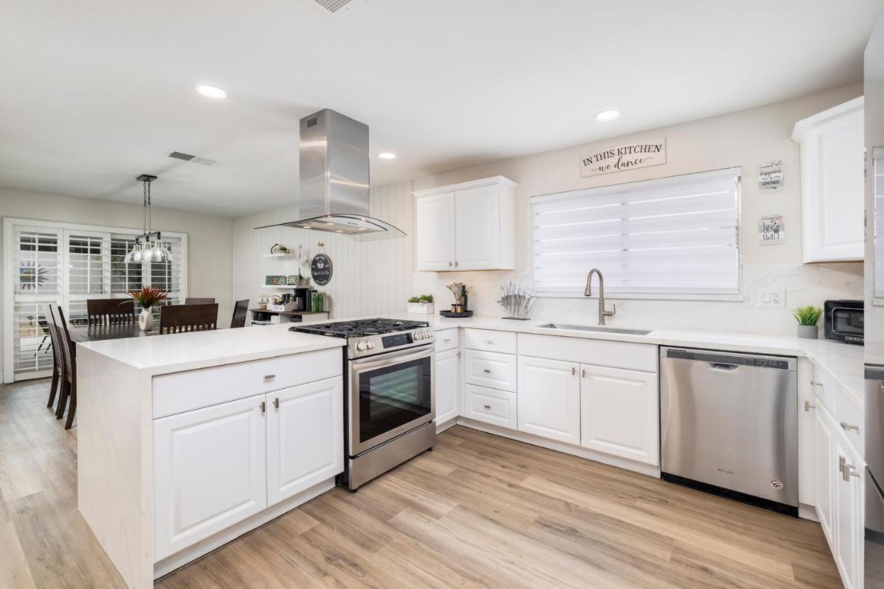 Single Story Minutes From Summerlin With Rv Parking & Dog Friendly 라스베이거스 외부 사진